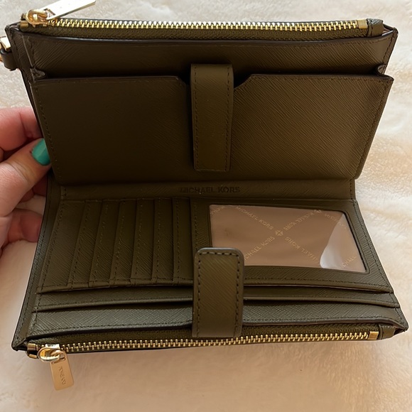 Michael Kors Wallet - Picture 4 of 5